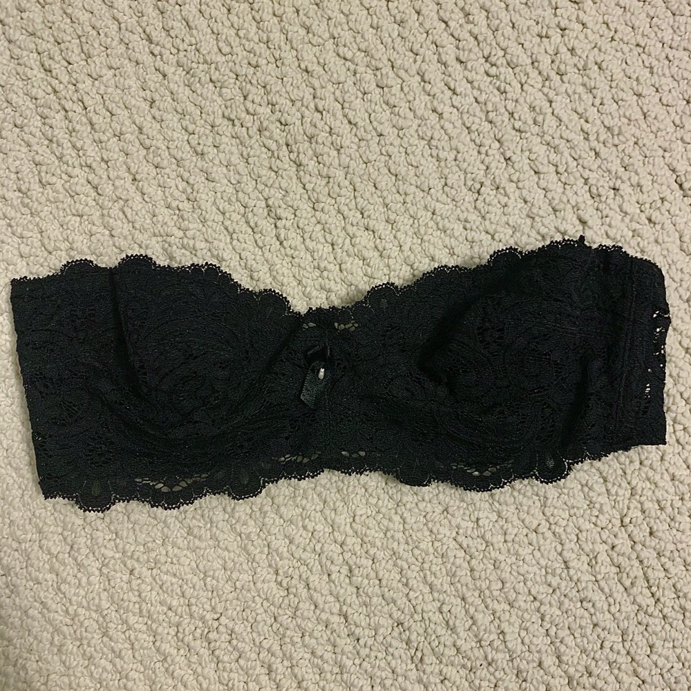 Black lace strapless bra (unknown maker/size) fits like a 32B or XS